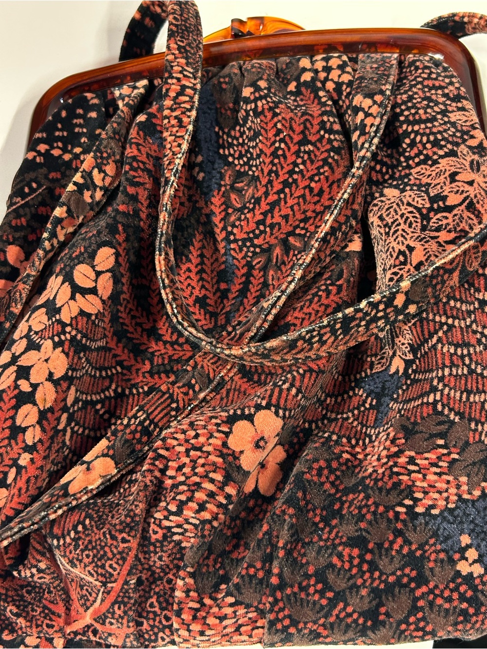 1970’s Carpet Baggers of America for Contempo velvet lucite bag - Picture 6 of 15